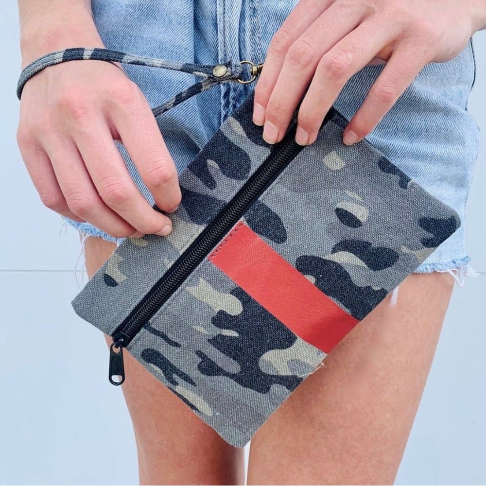 NEW! Camouflage Wristlet Purse